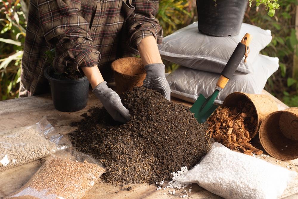 Mixing potting soils with castings